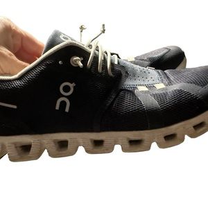 On Cloud Running Shoes - Navy 9.5 men’s
